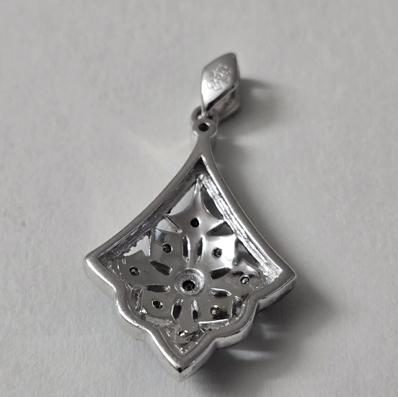 Watch Video / Exquisite Sterling Silver 925 Blue Diamond Pendant - Picture 3 of 5